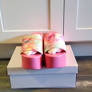 Adorable pink wedges sz 8